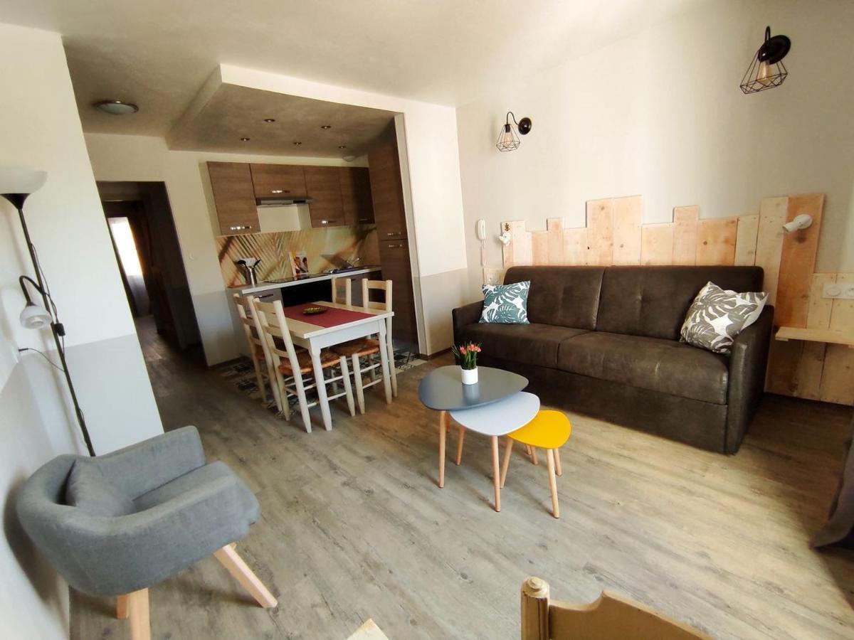 Logis Le Nid Du Pont De Gau Aparthotel Saintes-Maries-de-la-Mer Exteriör bild