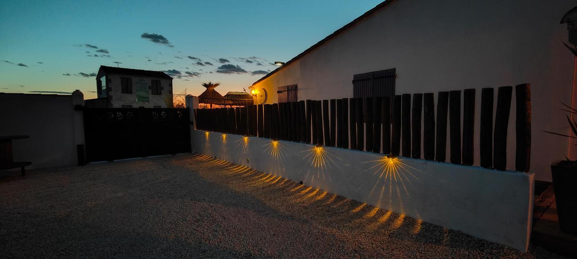 Logis Le Nid Du Pont De Gau Aparthotel Saintes-Maries-de-la-Mer Exteriör bild