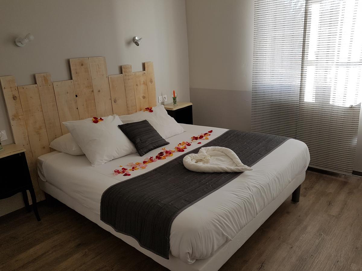 Logis Le Nid Du Pont De Gau Aparthotel Saintes-Maries-de-la-Mer Exteriör bild