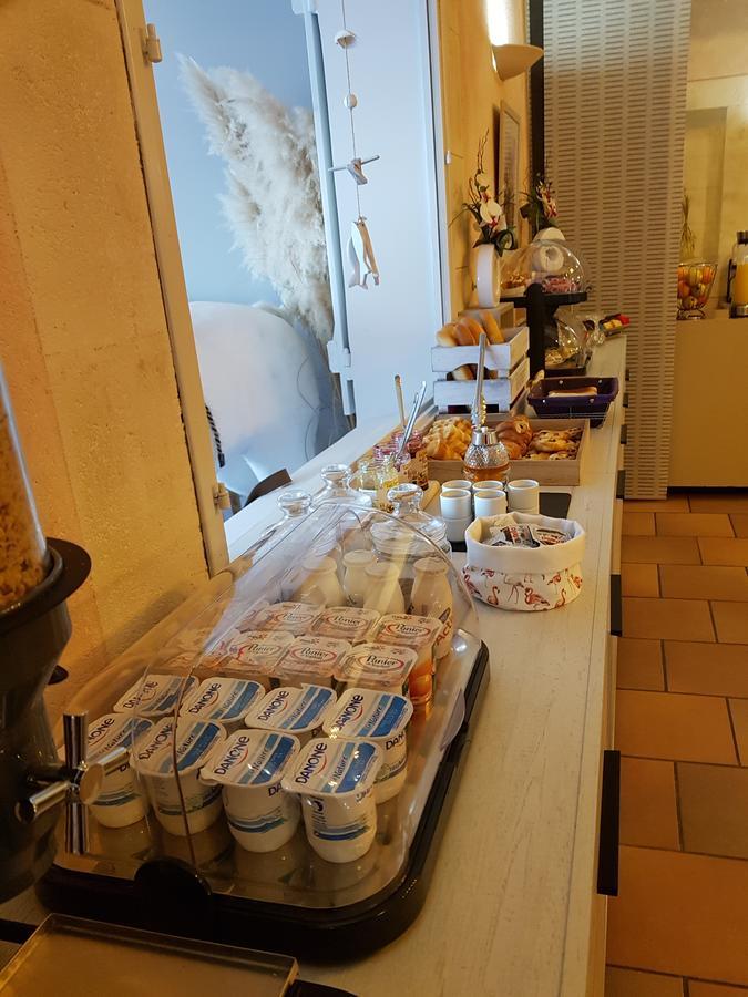 Logis Le Nid Du Pont De Gau Aparthotel Saintes-Maries-de-la-Mer Exteriör bild