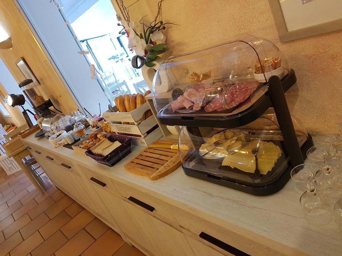 Logis Le Nid Du Pont De Gau Aparthotel Saintes-Maries-de-la-Mer Exteriör bild
