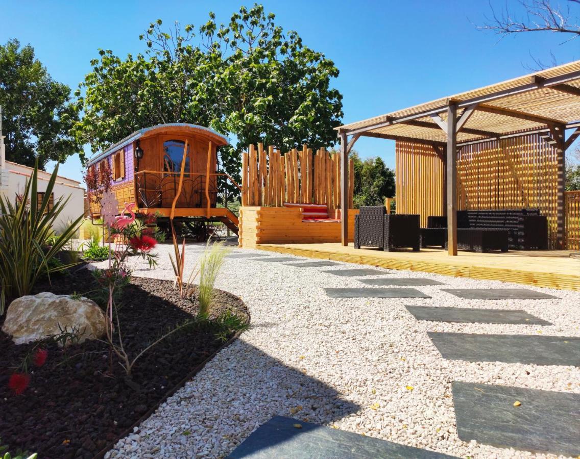 Logis Le Nid Du Pont De Gau Aparthotel Saintes-Maries-de-la-Mer Exteriör bild
